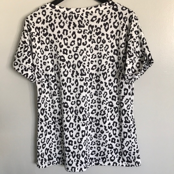 NWT Women's Short Sleeve V-Neck Loose Casual T-Shirt - Picture 2 of 5